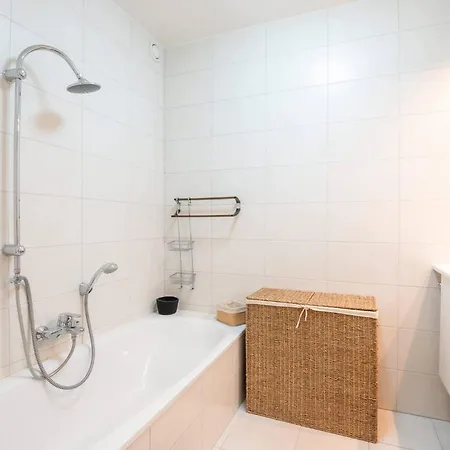 Bright 2br On A Perfect Location *