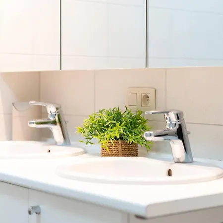 Bright 2br On A Perfect Location Apartman *